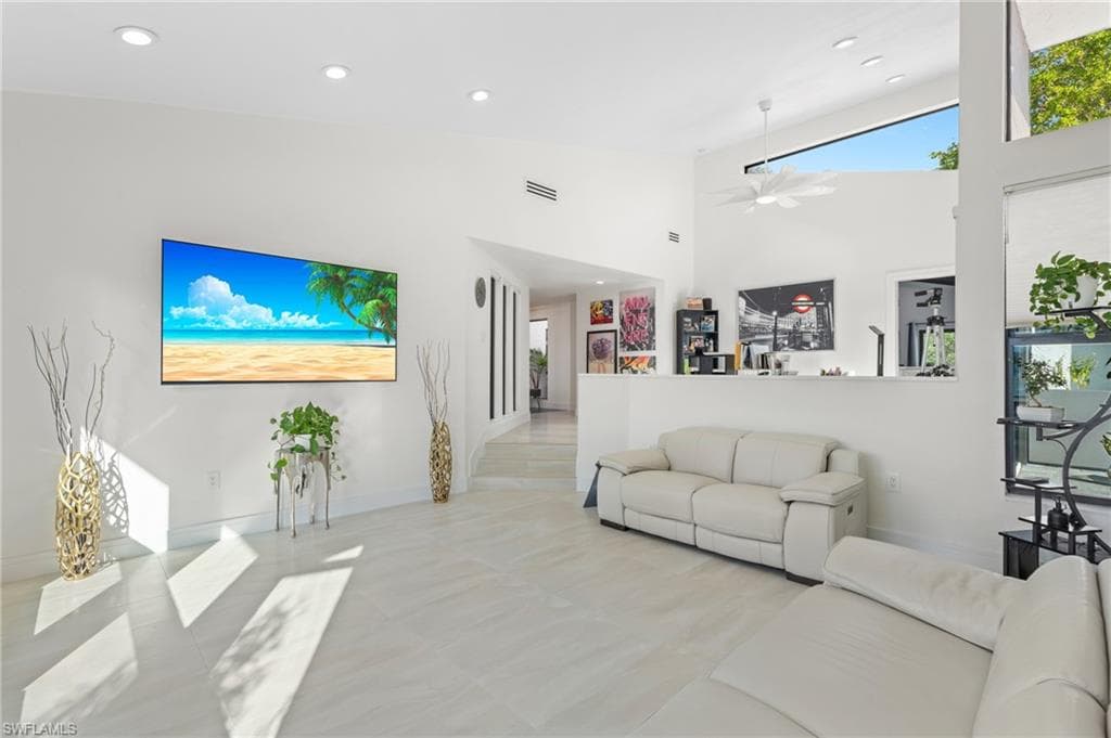 15600 Light Blue CIR, FORT MYERS FL 33908-15