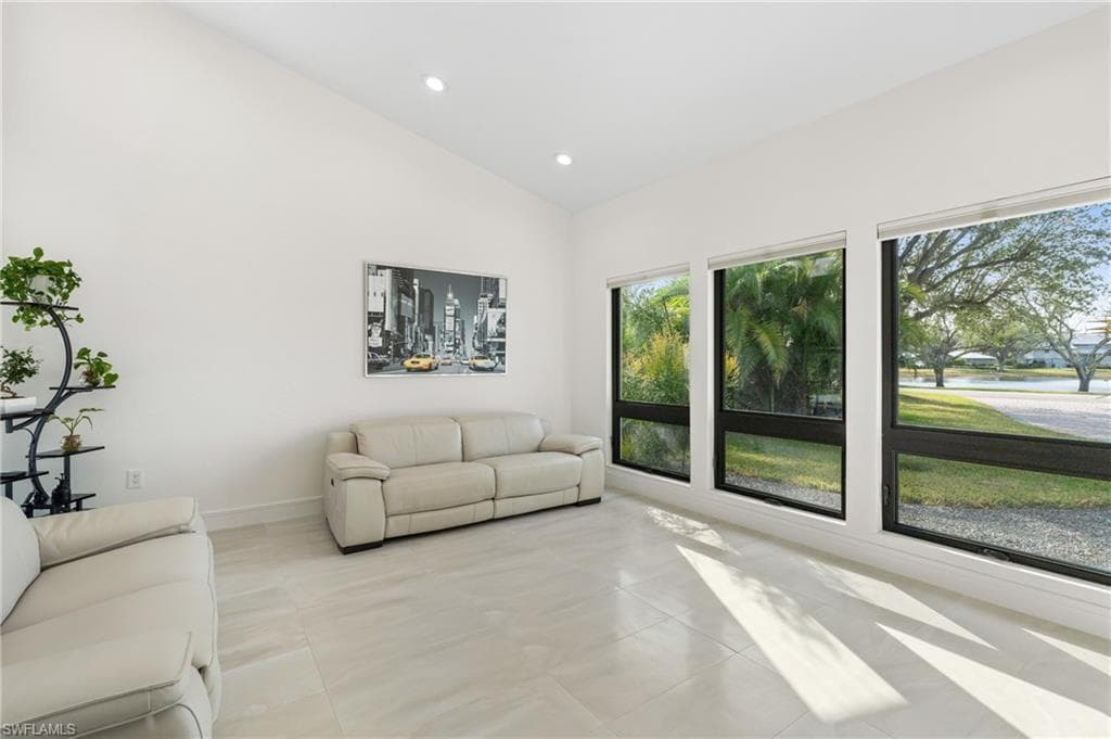 15600 Light Blue CIR, FORT MYERS FL 33908-13