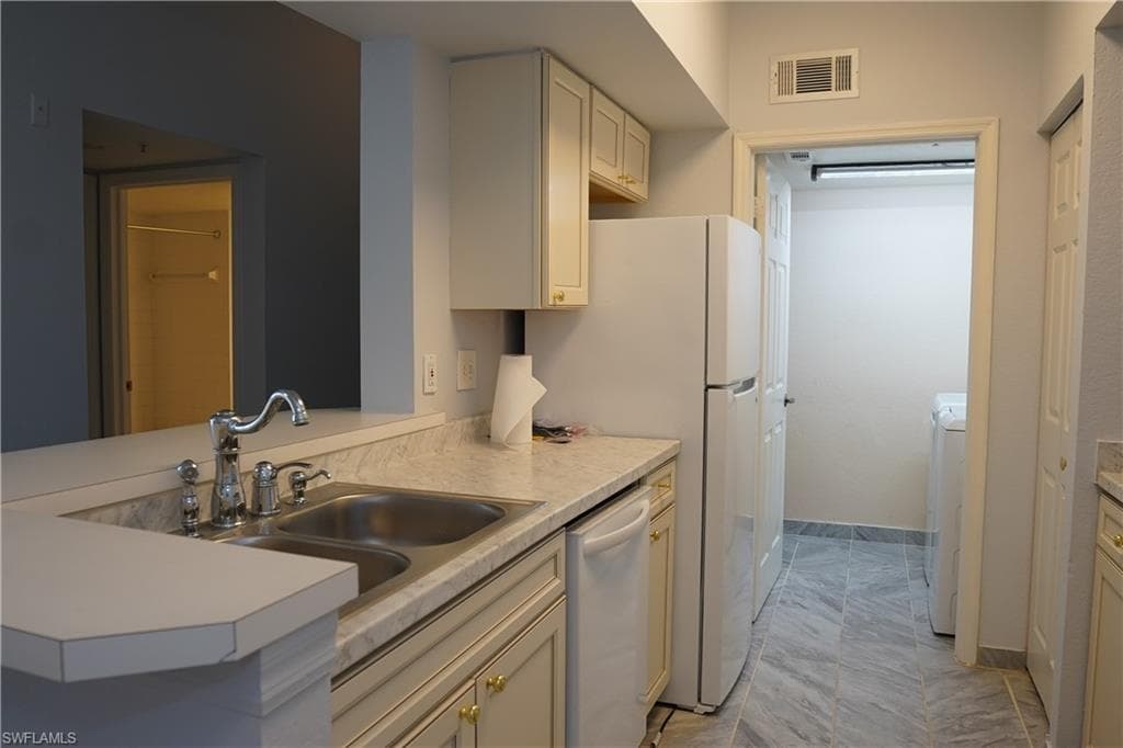 4720 Saint Croix LN # 136, NAPLES FL 34109-5