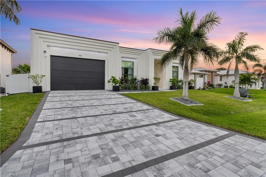 836 Miramar CT, CAPE CORAL FL 33904-8
