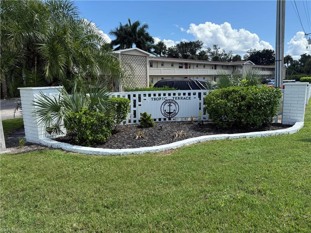 1010 Tropic TER, NORTH FORT MYERS FL 33903-23