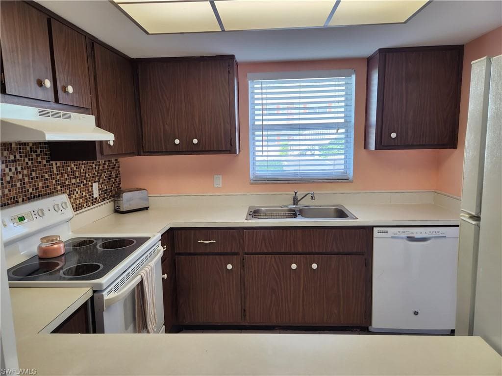 300 Valley Stream DR # 5, NAPLES FL 34113-1