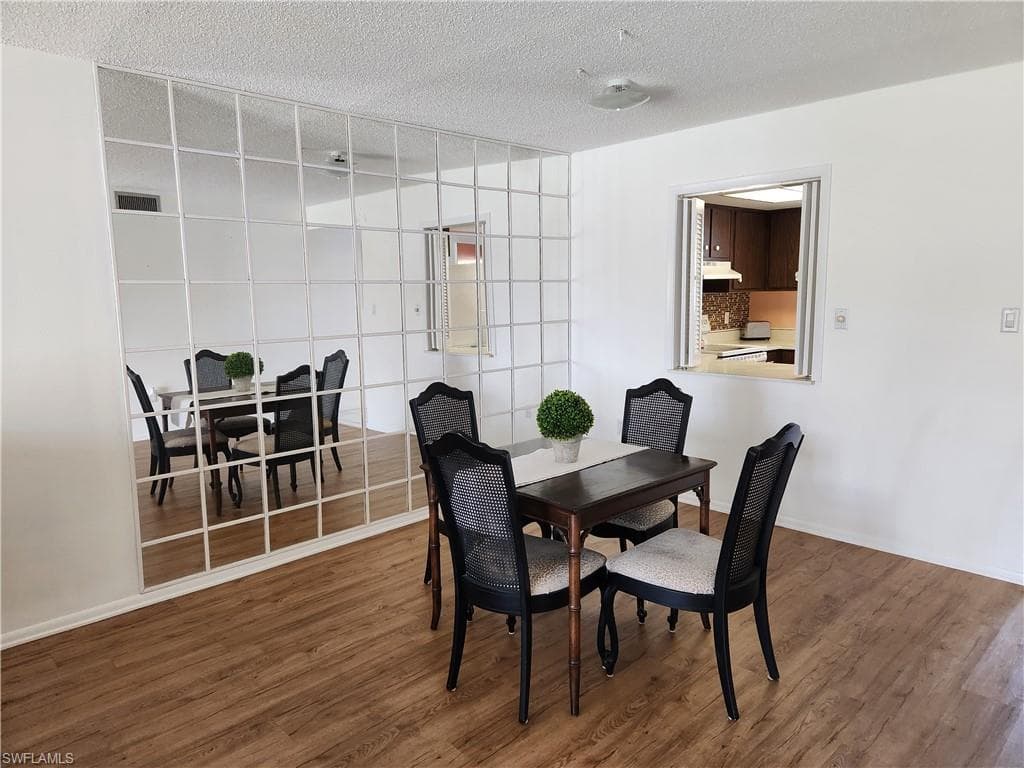 300 Valley Stream DR # 5, NAPLES FL 34113-4