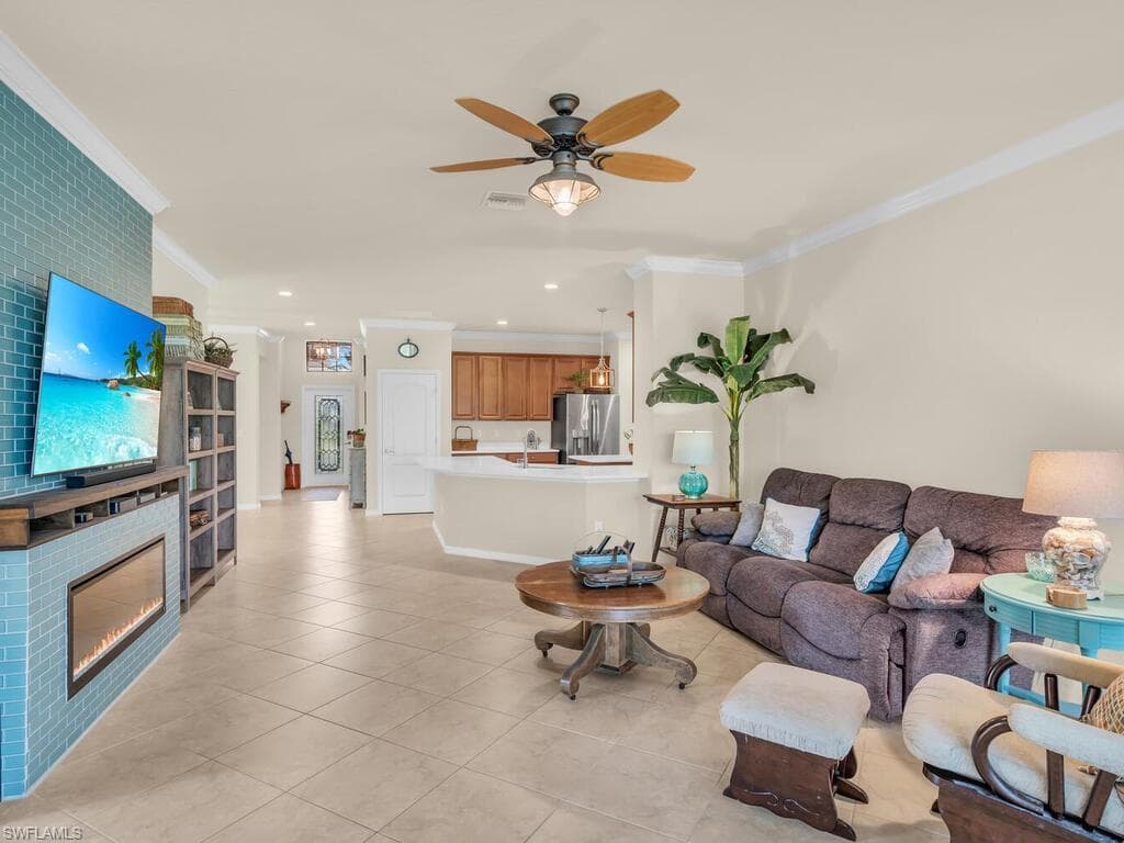 3817 Ruby WAY, NAPLES FL 34114-16