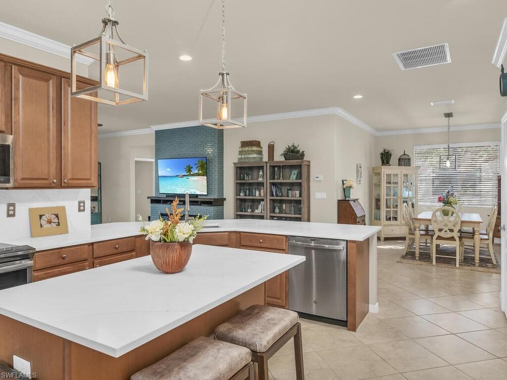 3817 Ruby WAY, NAPLES FL 34114-6