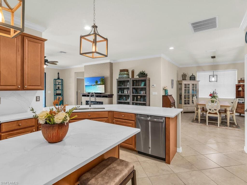 3817 Ruby WAY, NAPLES FL 34114-10