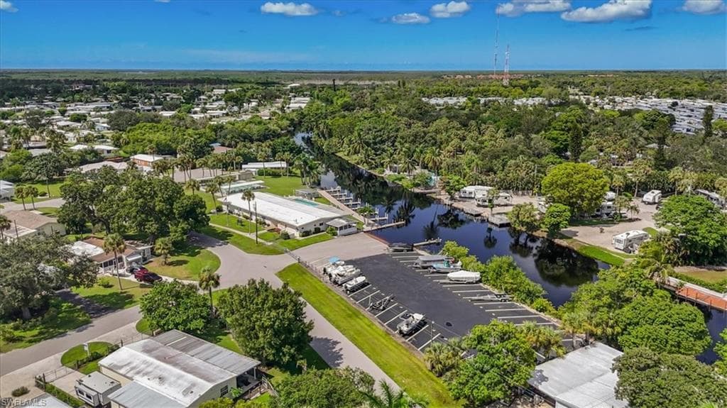 32 Sonderhen DR, NAPLES FL 34114-1
