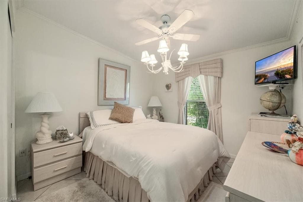 32 Sonderhen DR, NAPLES FL 34114-12