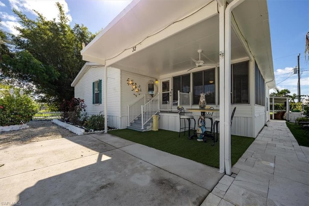 32 Sonderhen DR, NAPLES FL 34114-16
