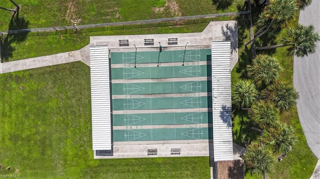 32 Sonderhen DR, NAPLES FL 34114-31