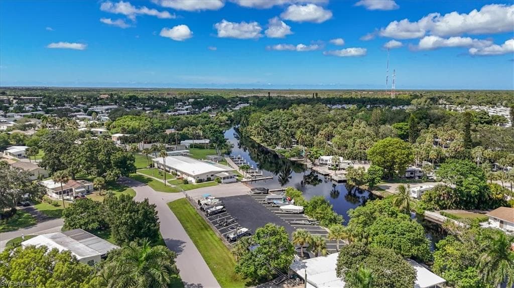 32 Sonderhen DR, NAPLES FL 34114-27