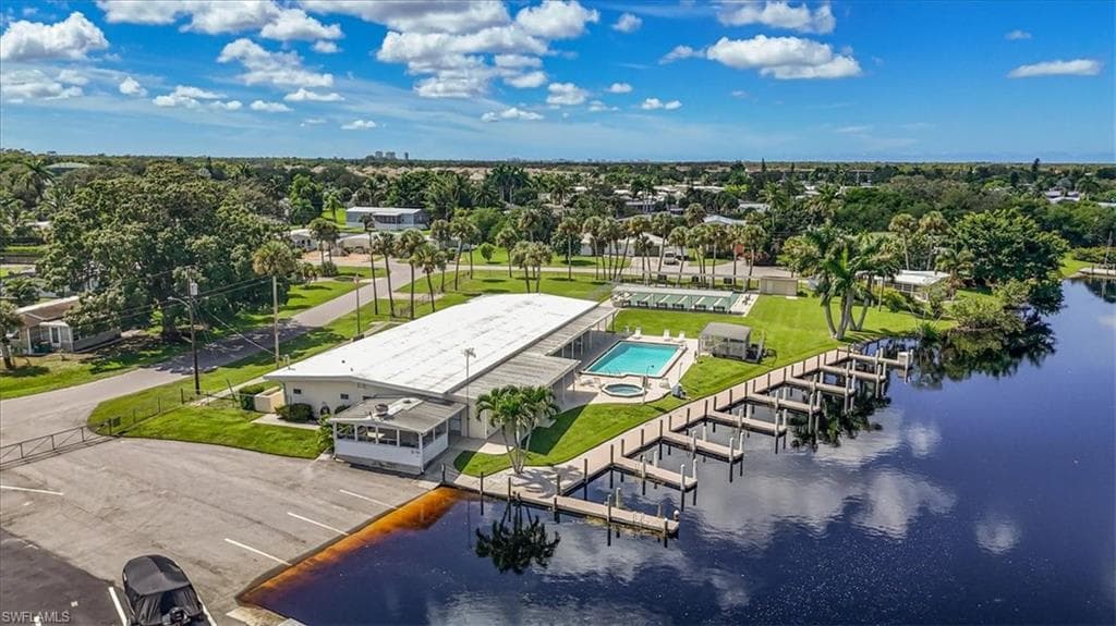 32 Sonderhen DR, NAPLES FL 34114-28
