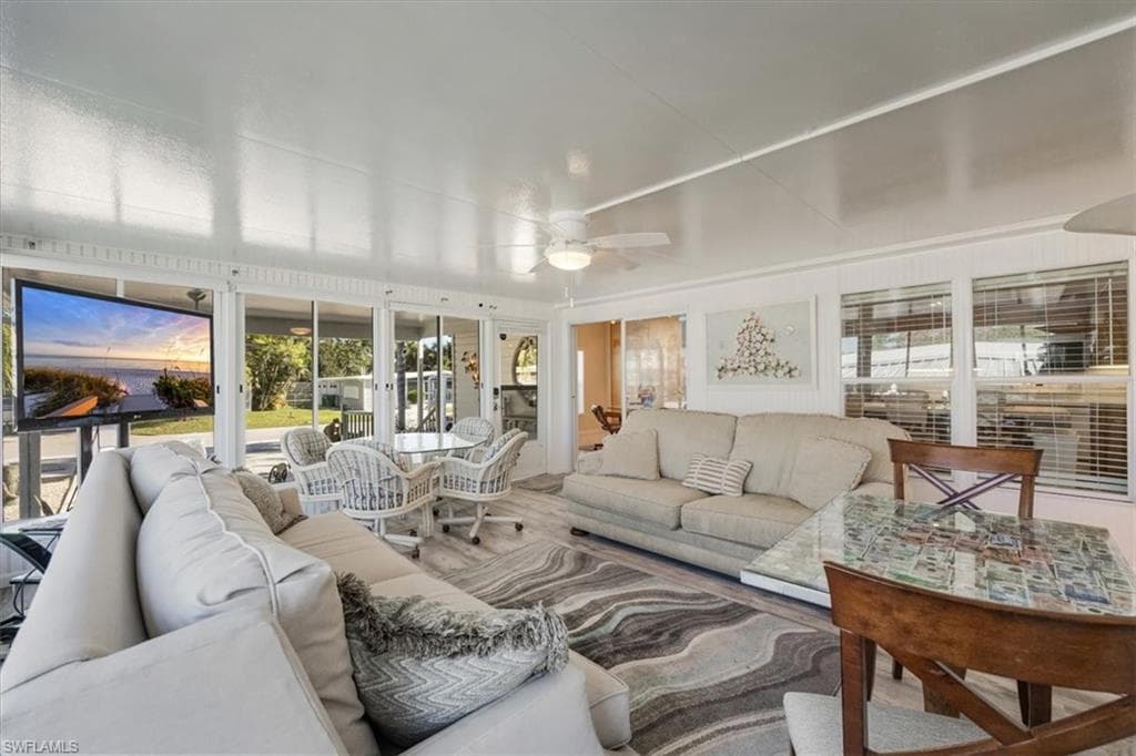 32 Sonderhen DR, NAPLES FL 34114-3