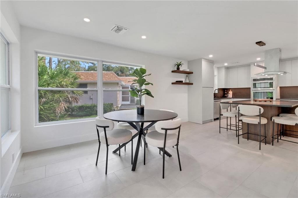 272 Yorkshire CT # 11, NAPLES FL 34112-22