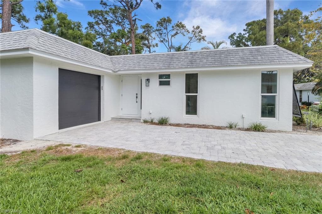 272 Yorkshire CT # 11, NAPLES FL 34112-25