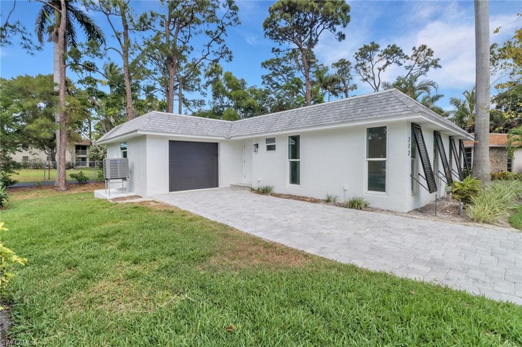 272 Yorkshire CT # 11, NAPLES FL 34112-4