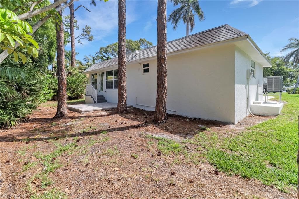 272 Yorkshire CT # 11, NAPLES FL 34112-30