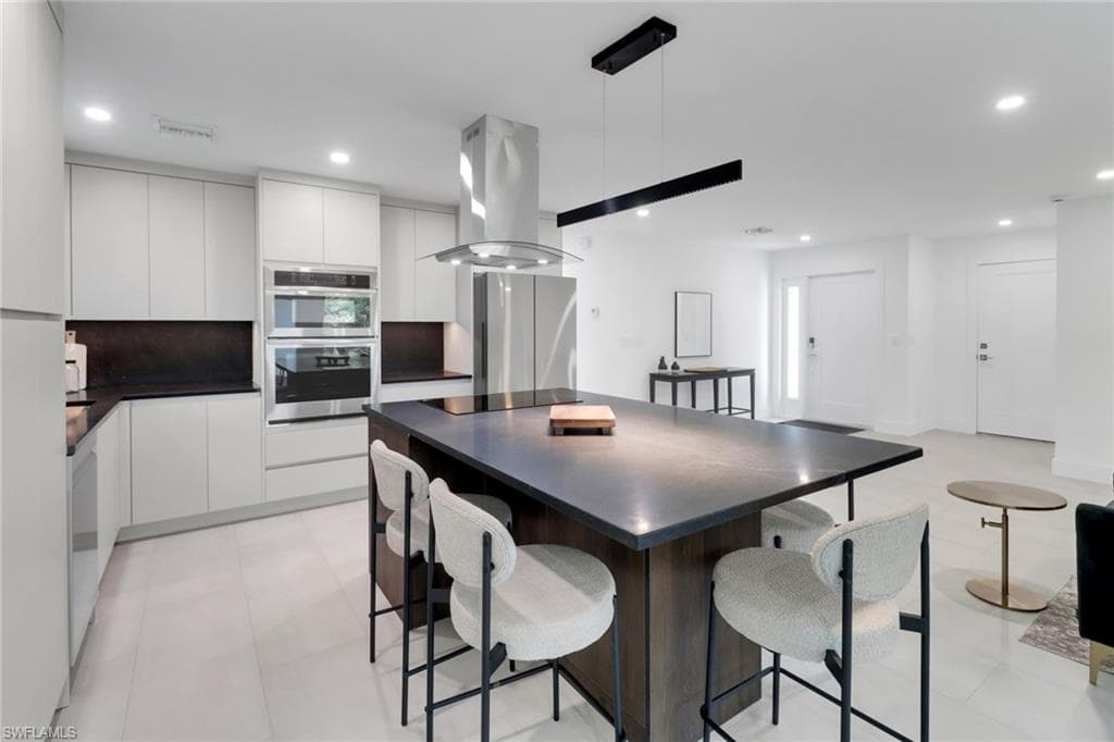 272 Yorkshire CT # 11, NAPLES FL 34112-3