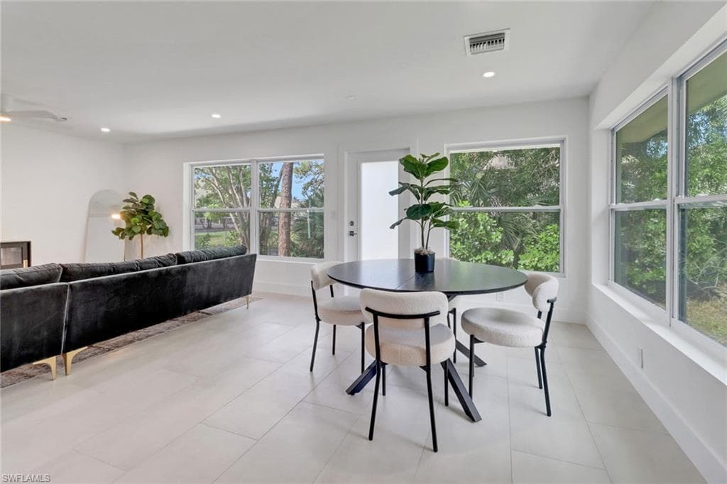 272 Yorkshire CT # 11, NAPLES FL 34112-7