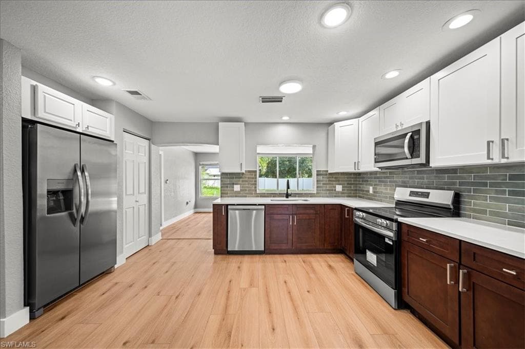 17042 Wayzata CT-7