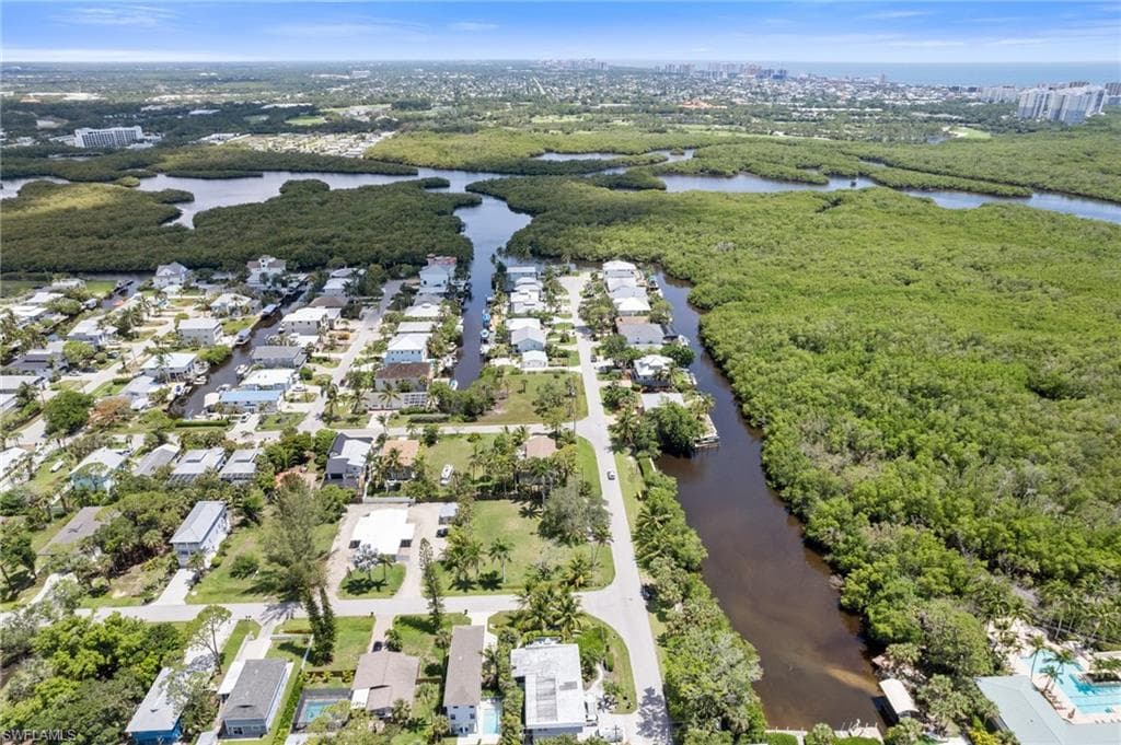1300 Venetian WAY, NAPLES FL 34110-1