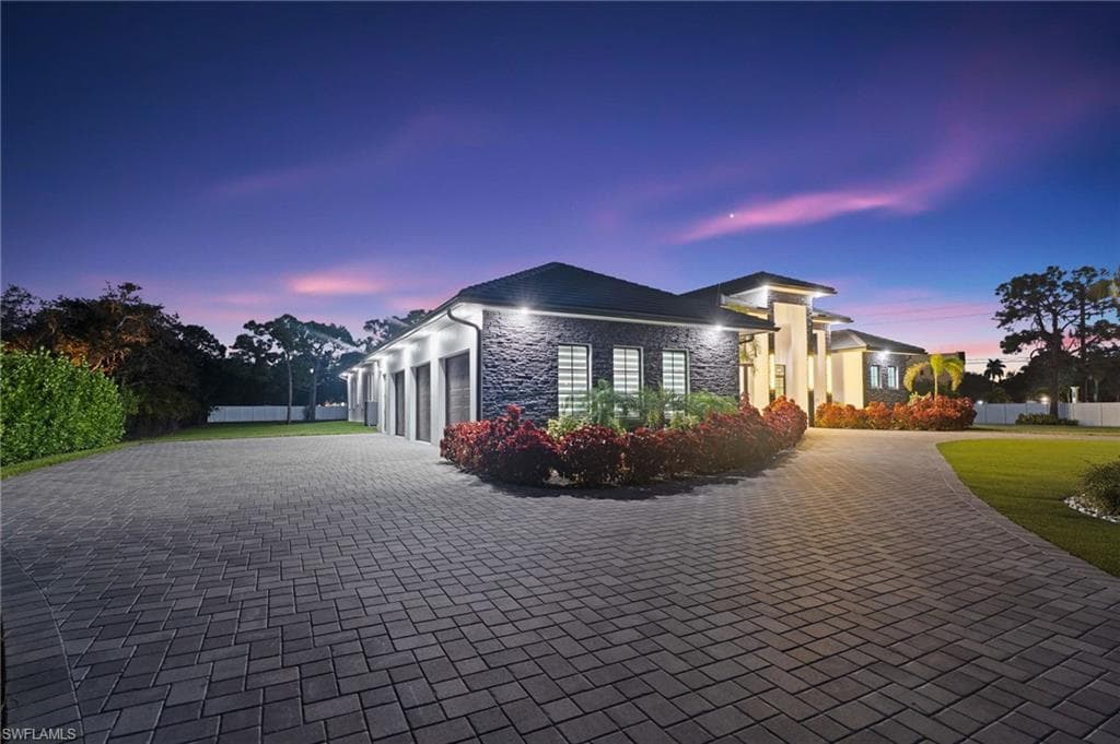 10 Caribbean RD, NAPLES FL 34108-42