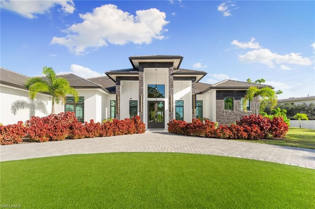 10 Caribbean RD, NAPLES FL 34108-43
