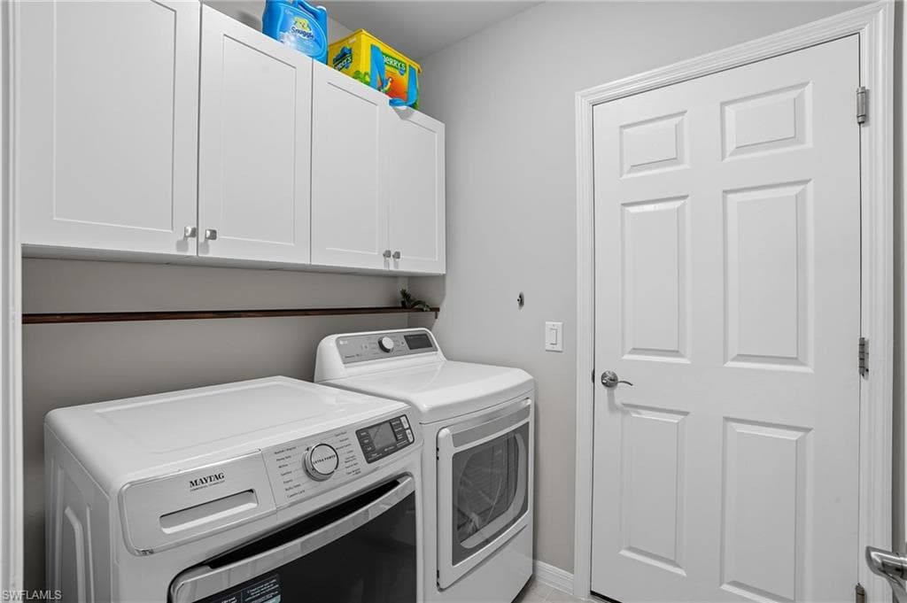 3164 Estancia LN, CAPE CORAL FL 33909-27