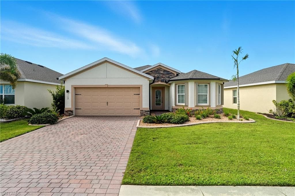 3164 Estancia LN, CAPE CORAL FL 33909-29