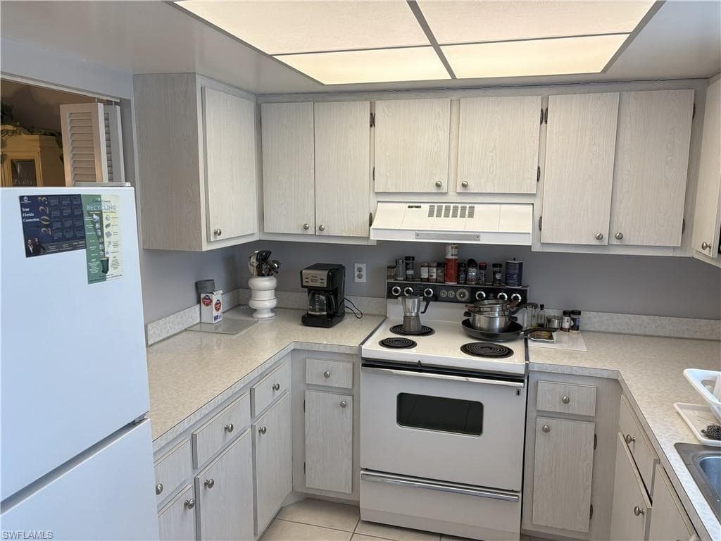 5419 Rattlesnake Hammock RD # F205, NAPLES FL 34113-5