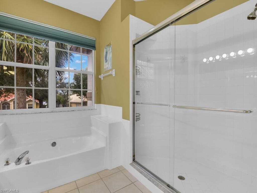 11771 Pinewood Lakes DR, FORT MYERS FL 33913-24