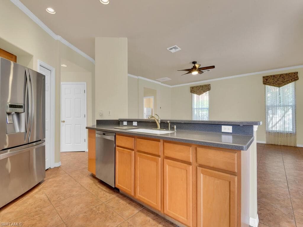 11771 Pinewood Lakes DR, FORT MYERS FL 33913-5