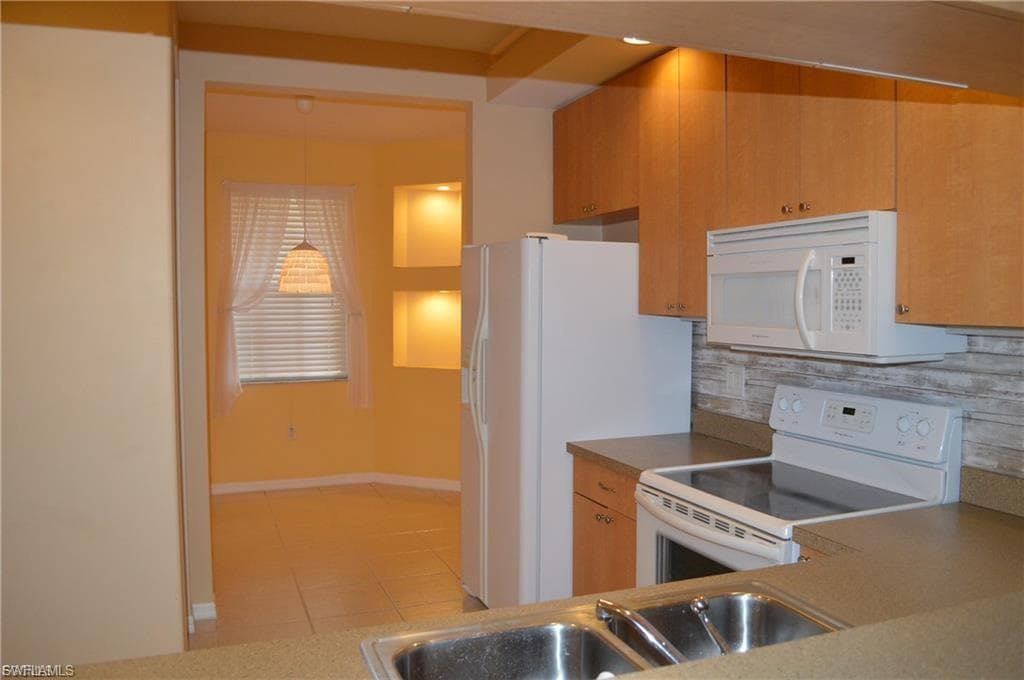 1137 Van Loon Commons CIR # 203, CAPE CORAL FL 33909-12