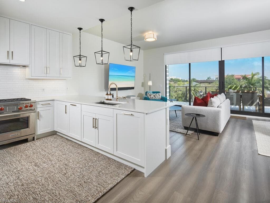 850 Central AVE # 301, OTHER FL 34102-10