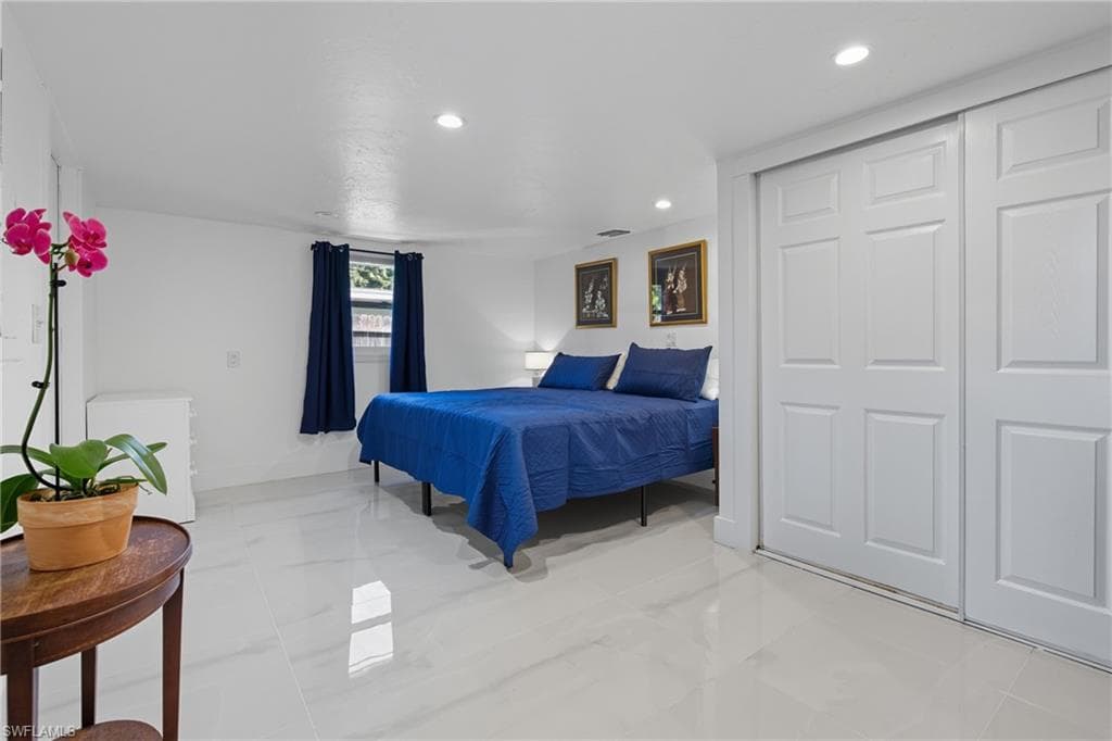 1280 Pine ST, NAPLES FL 34104-6