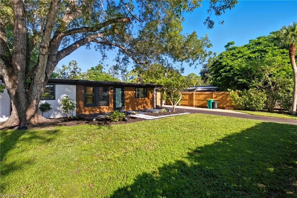 1280 Pine ST, NAPLES FL 34104-35