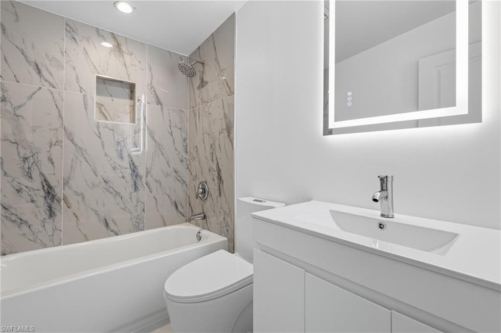 1280 Pine ST, NAPLES FL 34104-4