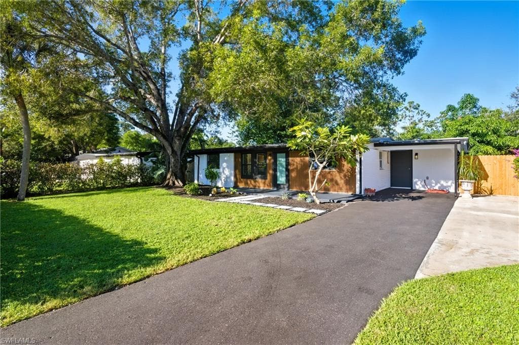 1280 Pine ST, NAPLES FL 34104-19