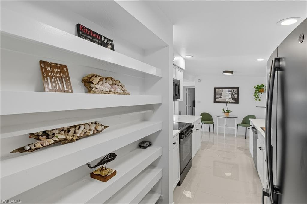 1280 Pine ST, NAPLES FL 34104-33