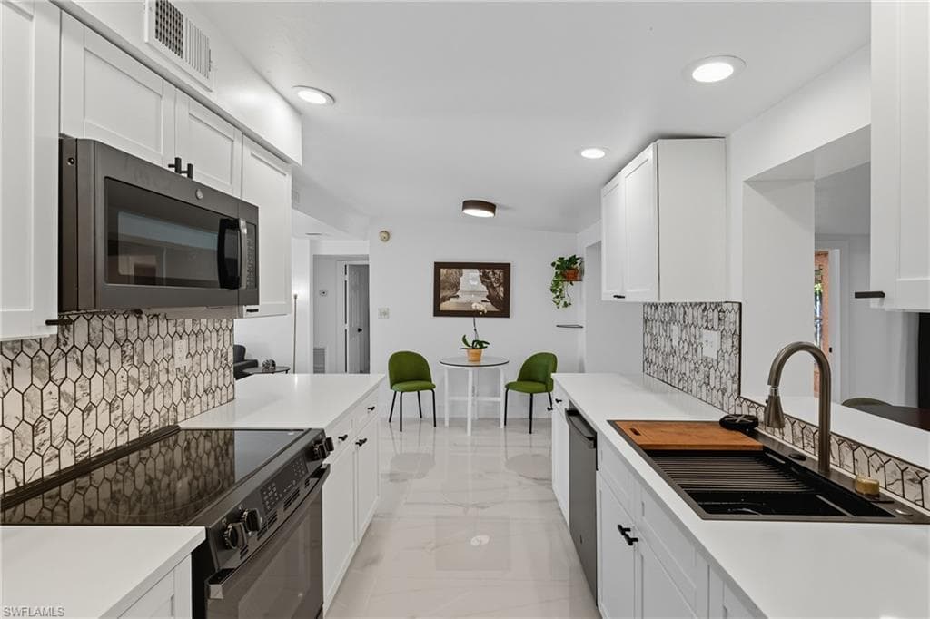 1280 Pine ST, NAPLES FL 34104-10