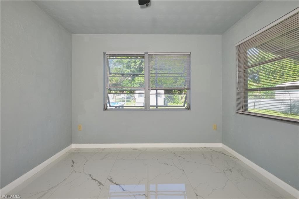 372 Altamont AVE, FORT MYERS FL 33905-12