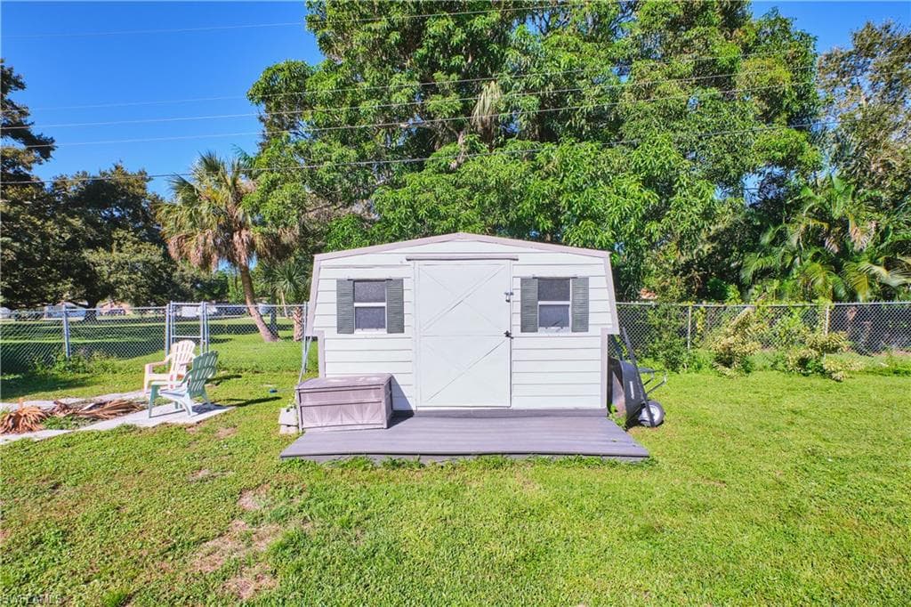372 Altamont AVE, FORT MYERS FL 33905-19
