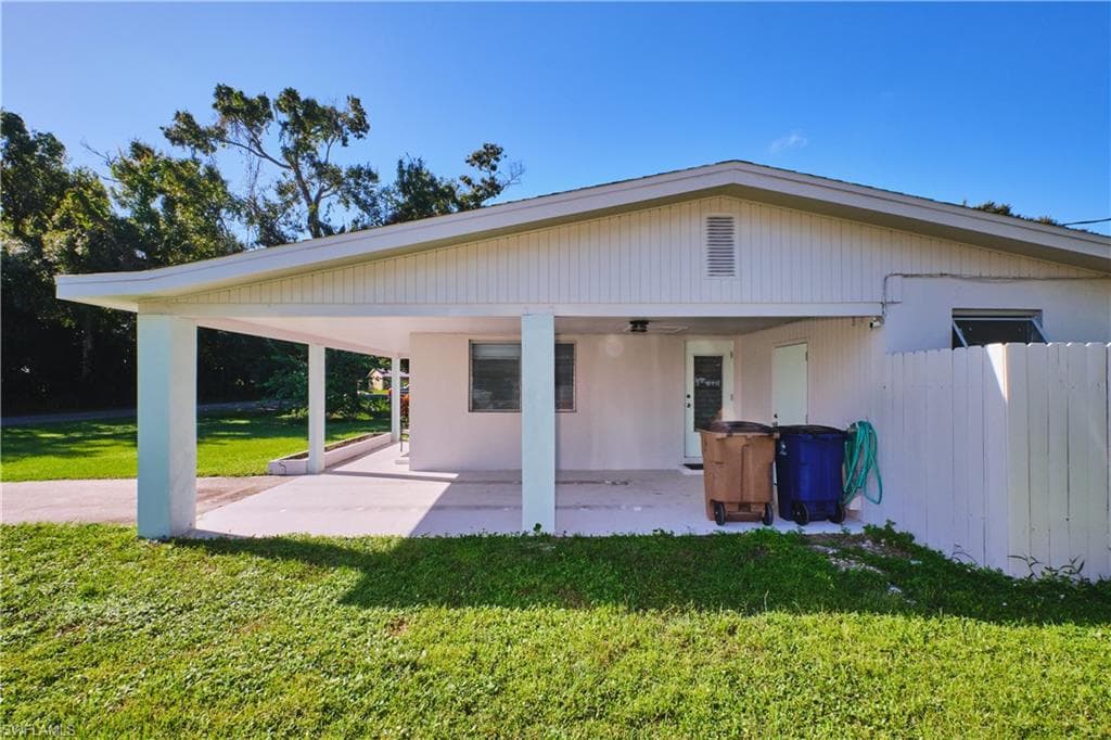 372 Altamont AVE, FORT MYERS FL 33905-18
