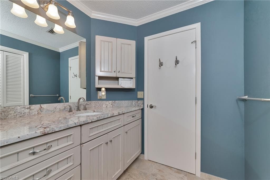 225 Brighton CT, ENGLEWOOD FL 34223-8