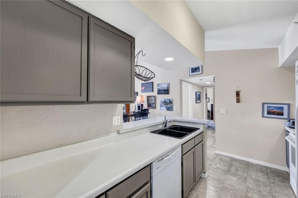 4630 Saint Croix LN # 831, NAPLES FL 34109-6