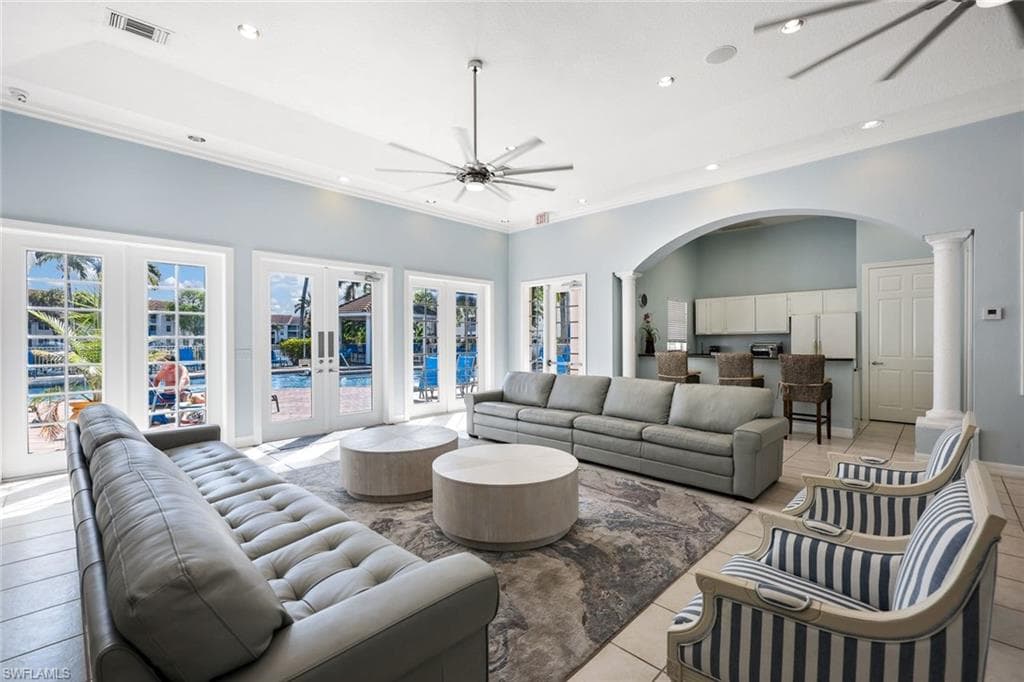 4630 Saint Croix LN # 831, NAPLES FL 34109-18