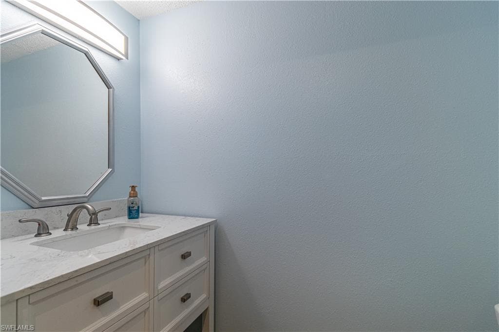 7410 Lake Breeze DR # 203, FORT MYERS FL 33907-2