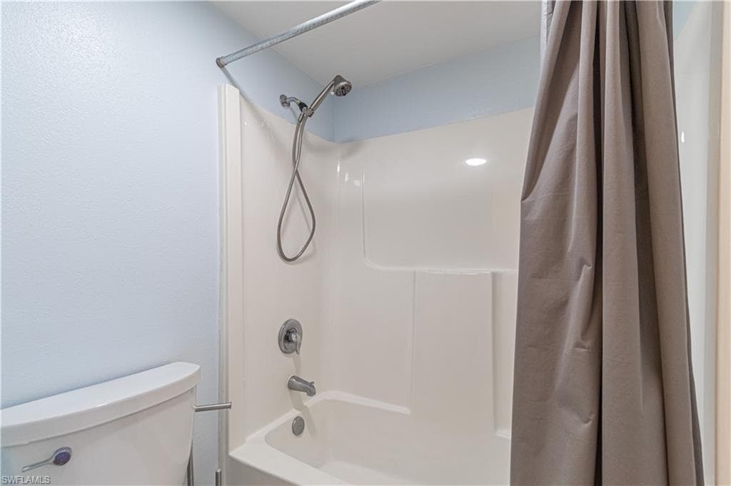 7410 Lake Breeze DR # 203, FORT MYERS FL 33907-10
