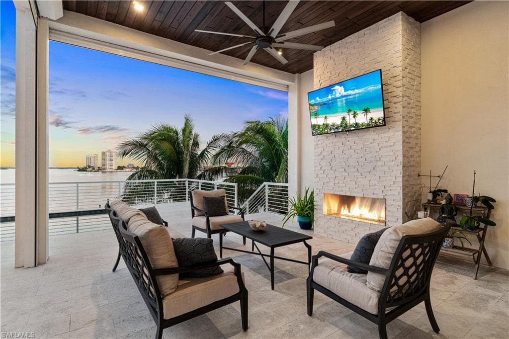 160 Little Carlos LN, FORT MYERS BEACH FL 33931-2