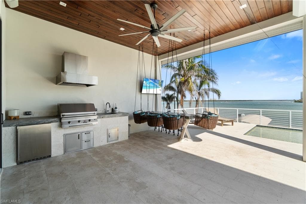 160 Little Carlos LN, FORT MYERS BEACH FL 33931-3